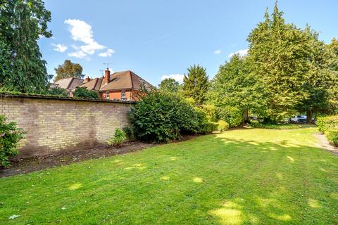 Flat 3, Southwood Court Pine Grove, Weybridge, KT13 9AT