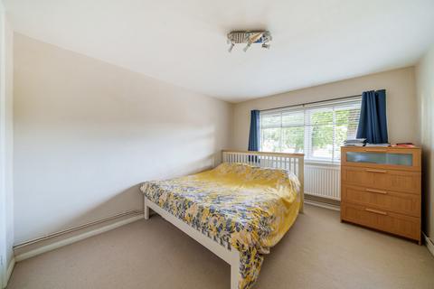 2 bedroom flat for sale, St. Georges Avenue, Weybridge, KT13