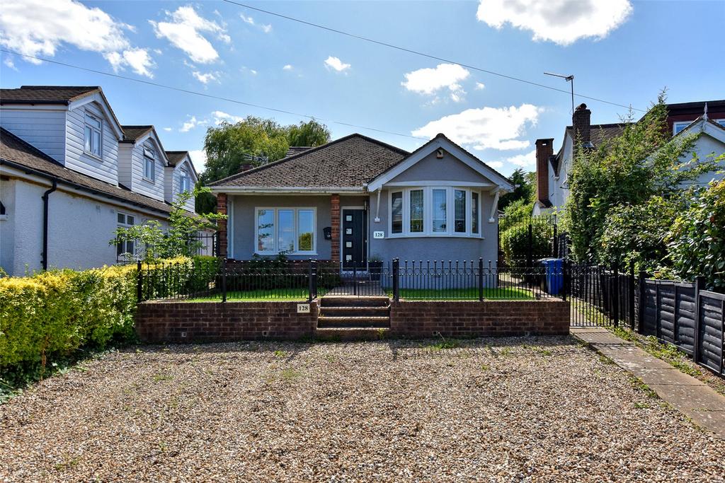 St. Andrews Crescent, Windsor... 3 bed detached house £2,650 pcm (£