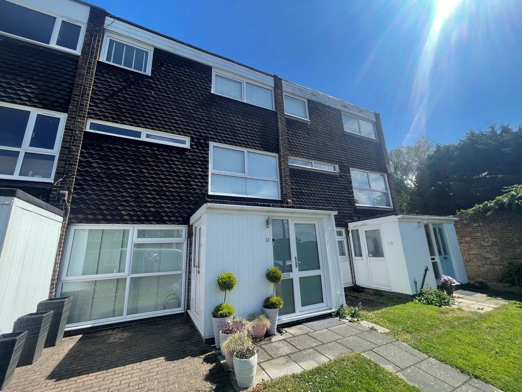 Egg Hall, Epping, CM16 1 bed flat £1,100 pcm (£254 pw)