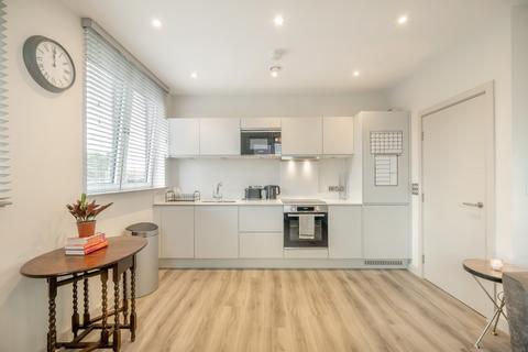 2 bedroom flat for sale - Woodside Road, Amersham
