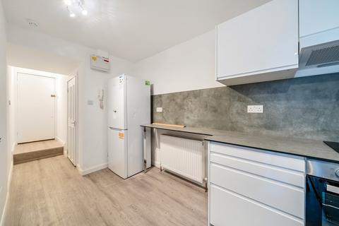 Studio to rent, Chamberlayne Road, Kensal Rise, London, NW10