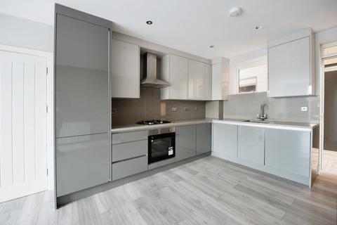 2 bedroom apartment for sale, Gascogne Road, London, IG11