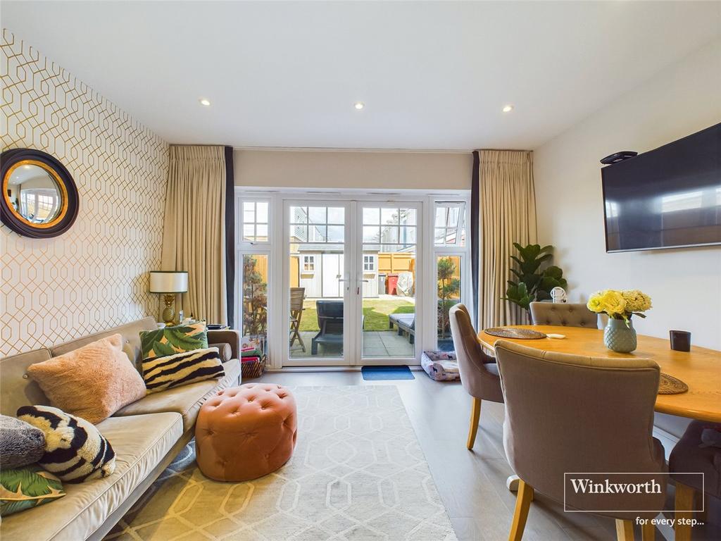 Champlain Street, Reading, Berkshire... 3 bed townhouse £2,400 pcm (£