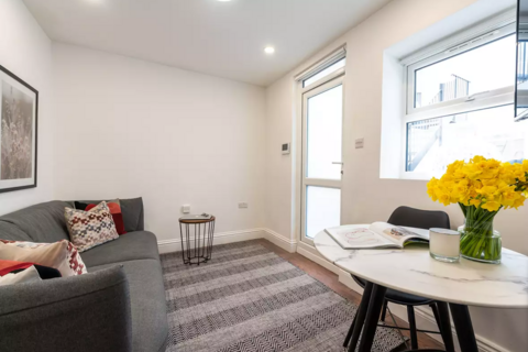 1 bedroom flat to rent, Warwick Road (C3/119), Earls Court, London, SW5