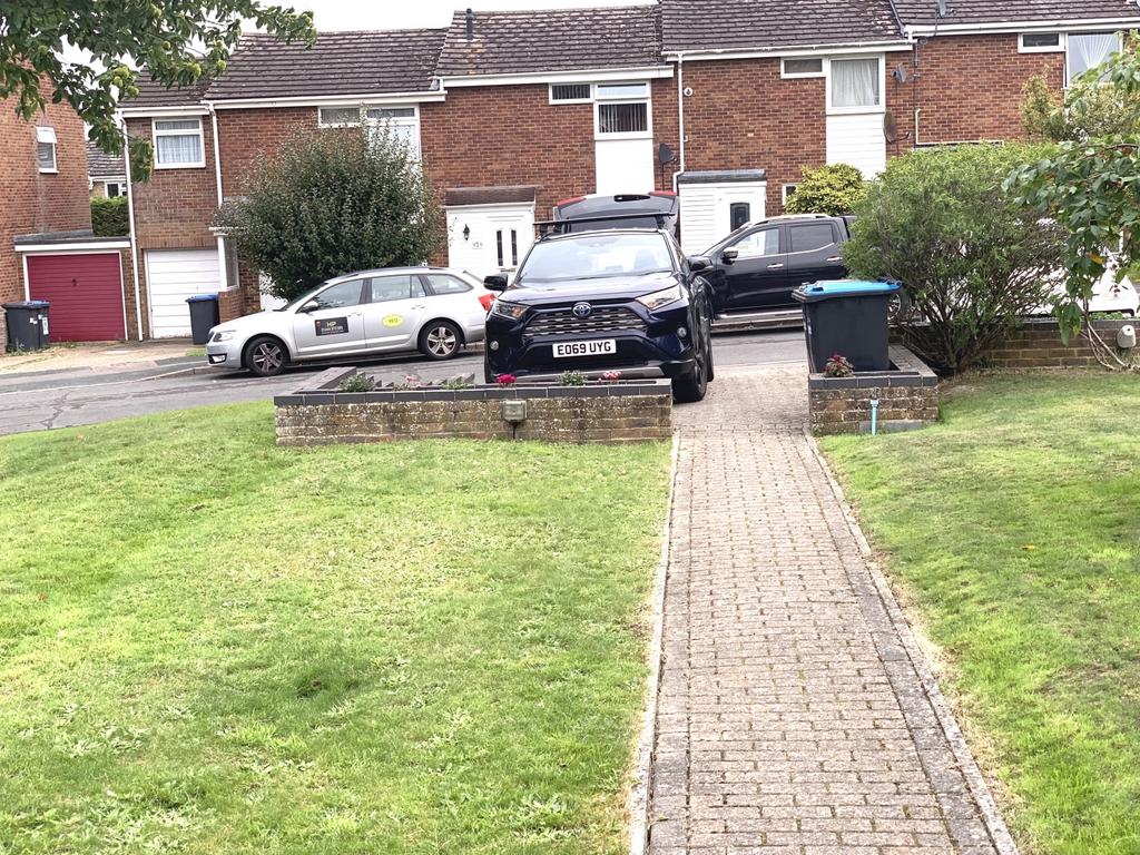 4 Stratfield Front Garden