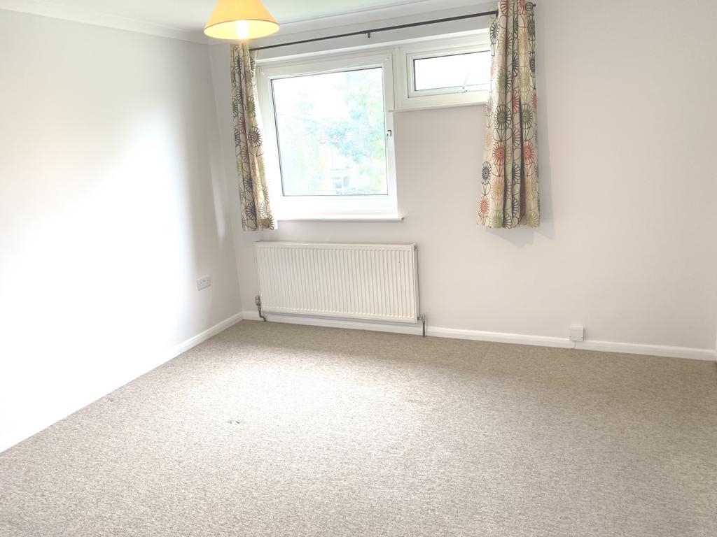 4 Stratfield Bed1