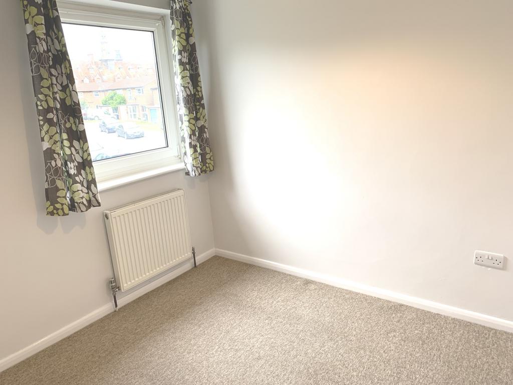 4 Stratfield Bed3