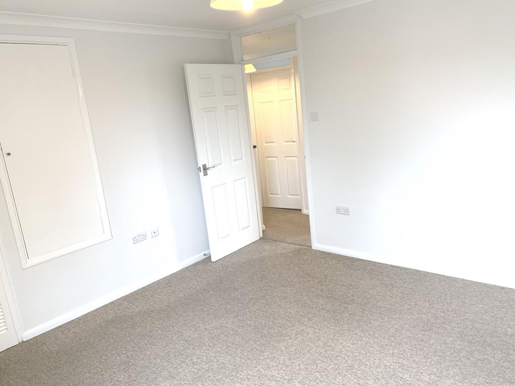 4 Stratfield Bed2
