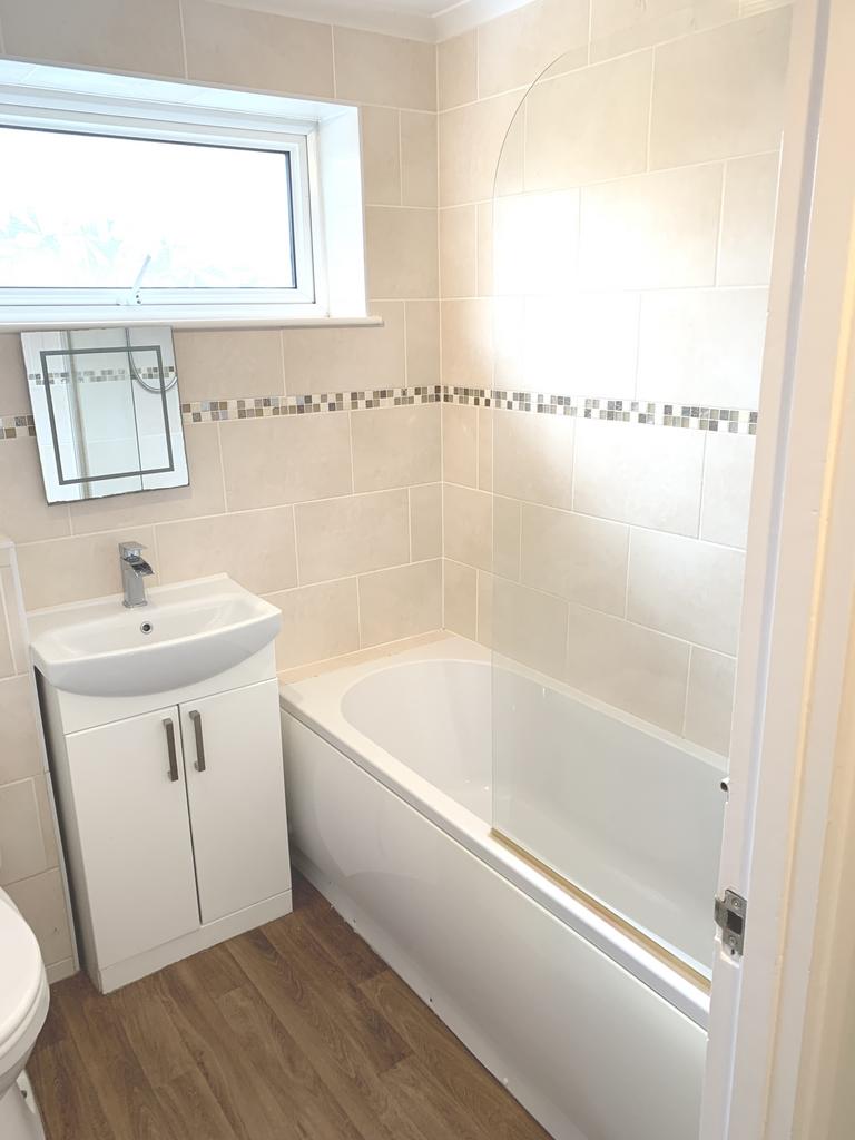 4 Stratfield Bathroom