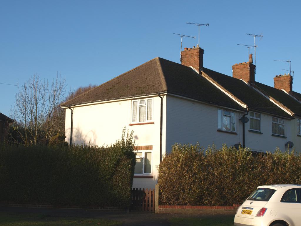 Cherry Avenue, Brentwood CM13 1 bed £995 pcm (£230 pw)