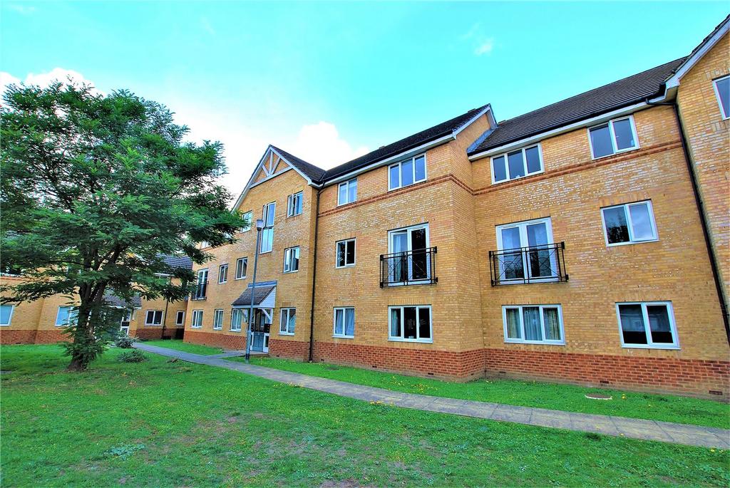 Woodlands Close, Guildford, Surrey, GU1 2 bed penthouse - £1,650 pcm (£ ...