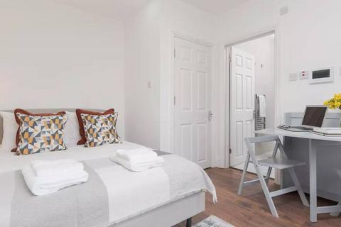 Studio to rent, Warwick Road (7/119), Earls Court, London, SW5