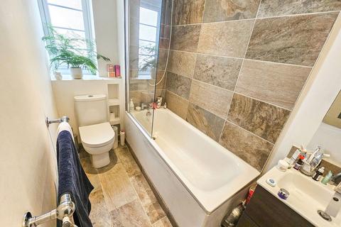 Studio for sale, Pembroke Road, London, W8 6DQ