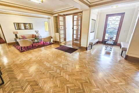 Studio for sale, Pembroke Road, London, W8 6DQ