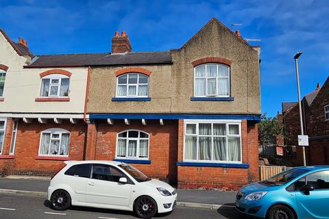 3 bedroom semi-detached house for sale - Moorland Road, Scarborough