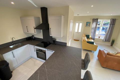 2 bedroom semi-detached house to rent - Richmond Park Road, Charminster, Bournemouth
