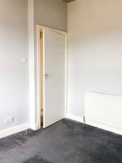 2 bedroom terraced house to rent, School Street, Moldgreen, Huddersfield, HD5