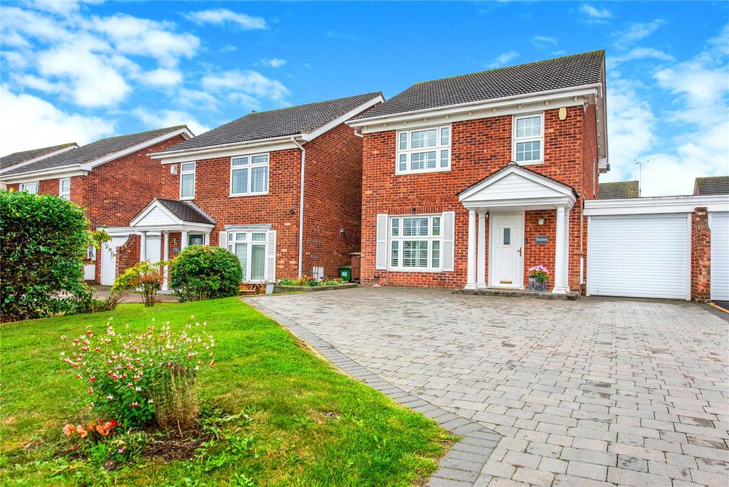 Dunton Road, Steeple View, Billericay, SS15 4 bed detached house for