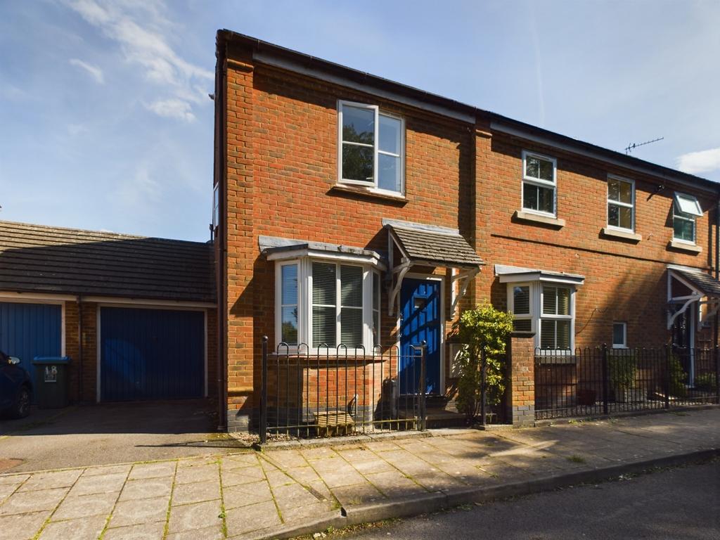 Fairford Leys, Buckinghamshire HP19 2 bed semidetached house for sale
