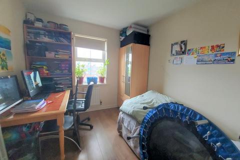 83 Piper Way, Ilford, IG1 4FE