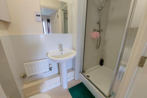 83 Piper Way, Ilford, IG1 4FE