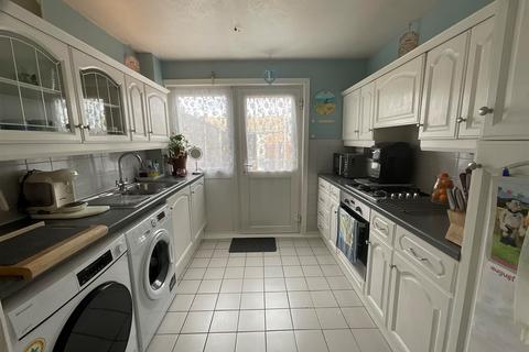 27 Cruden Road, Gravesend, DA12 4HR