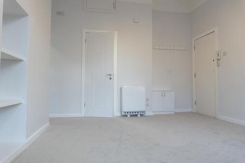 Studio to rent, Boscombe Spa Road, Bournemouth BH5