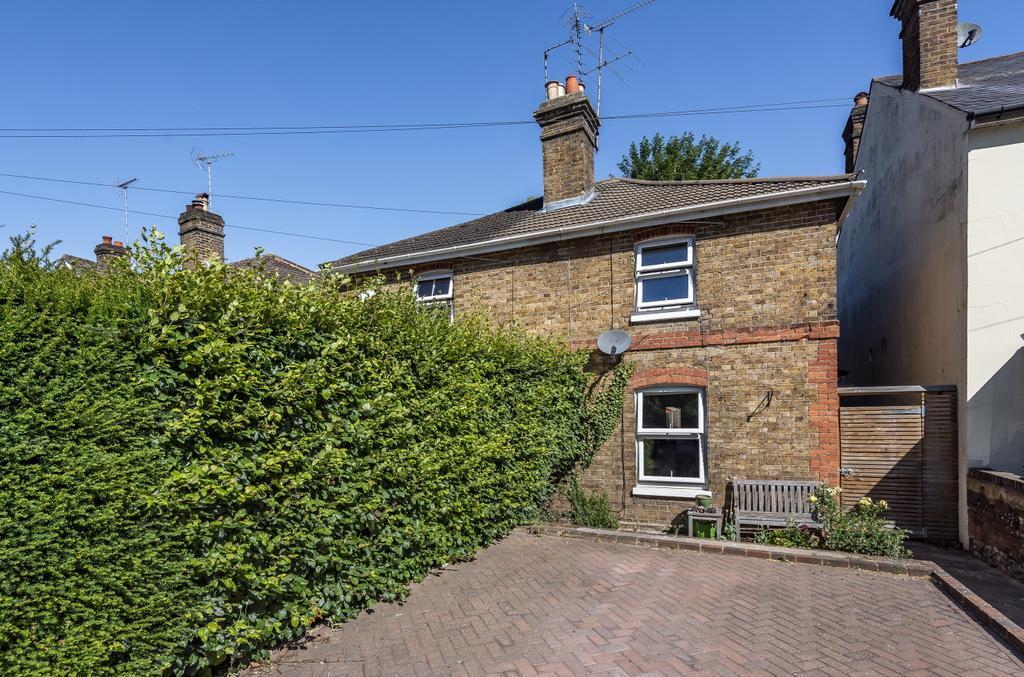 Abbey Street, Farnham, Surrey, GU9 2 bed semidetached house £600,000