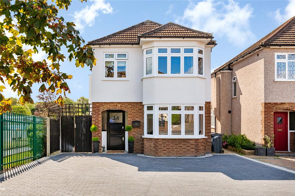 Ashvale Gardens, Upminster, RM14 3 bed detached house for sale £700,000