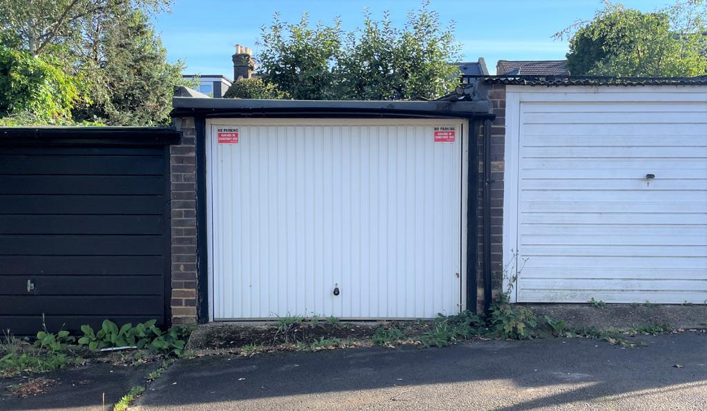 Garage 23 Devon Close, Buckhurst Hill Garage £15,000
