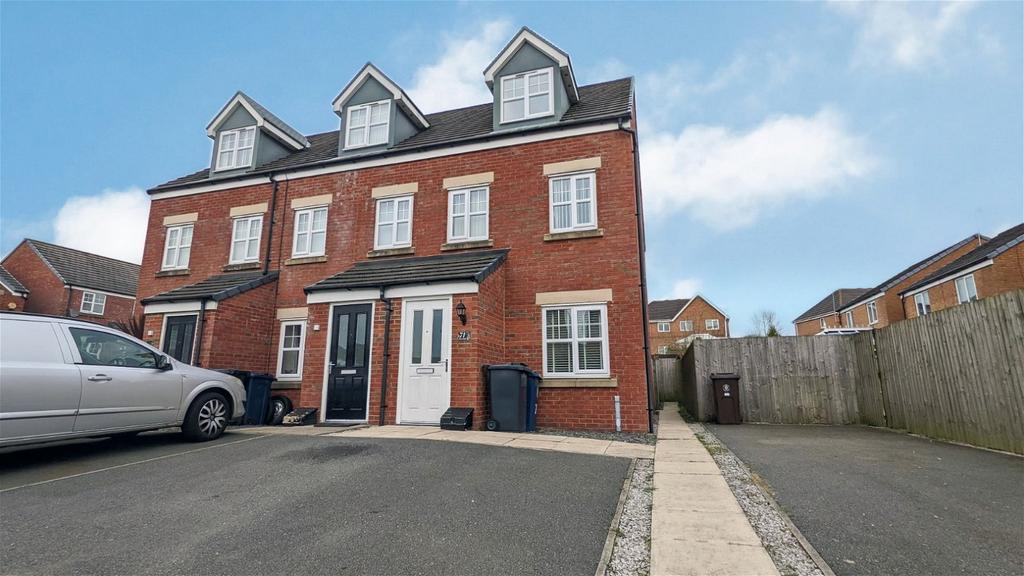 Beacon Green, Skelmersdale WN8 3 bed townhouse £795 pcm (£183 pw)