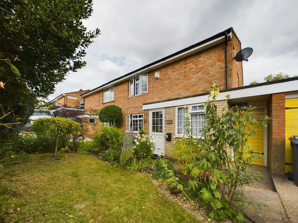 Pimms Grove, High HP13 3 bed semidetached house £500,000