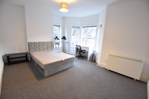 2 bedroom flat to rent, Ashburnham Road,