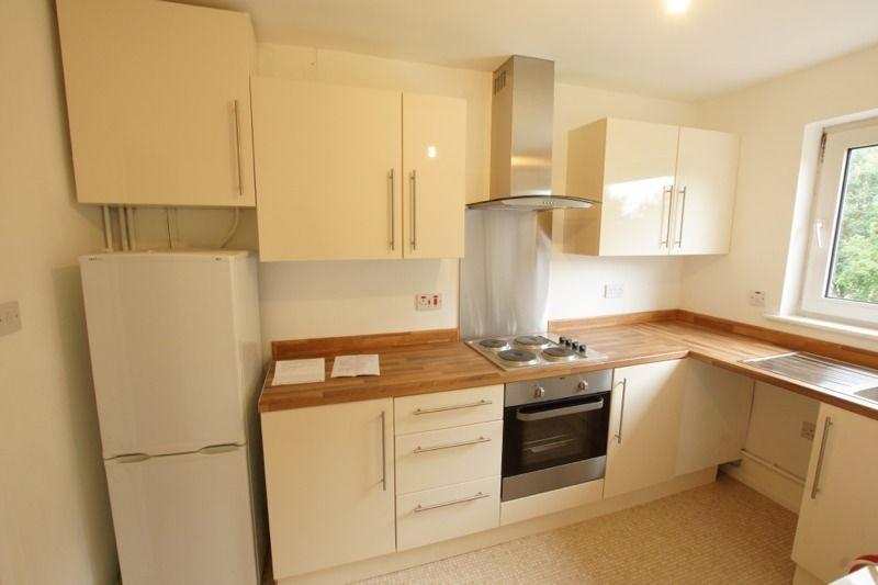 Lynmouth Crescent, Rumney, Cardiff.... 2 bed ground floor flat £850 pcm (£196 pw)