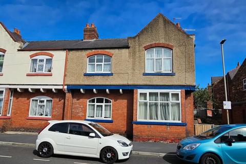 3 bedroom terraced house for sale - Moorland Road, Peasholm, Scarborough, North Yorkshire, YO12 7RB