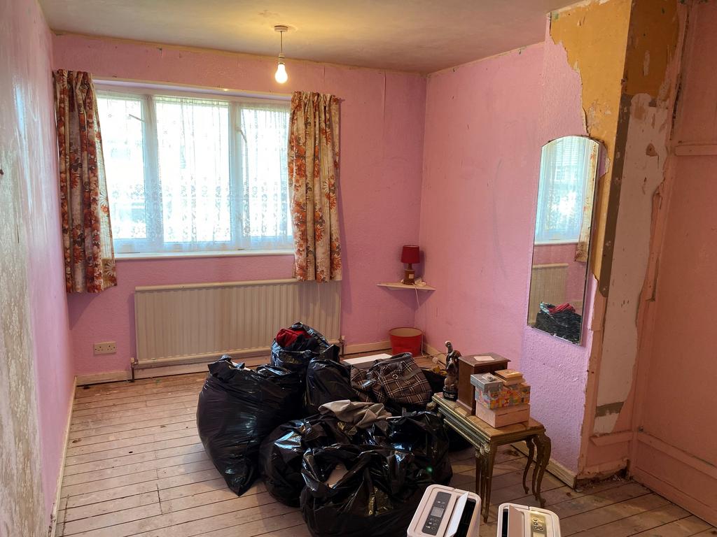 Bedroom 2 (2) T202308251209.jpg