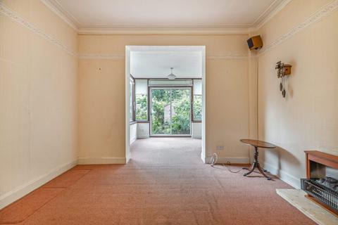 24 Carrick Crescent, Giffnock, Glasgow, G46 6PP
