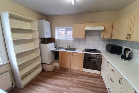 4 bedroom maisonette to rent, Holloway Road, London N19