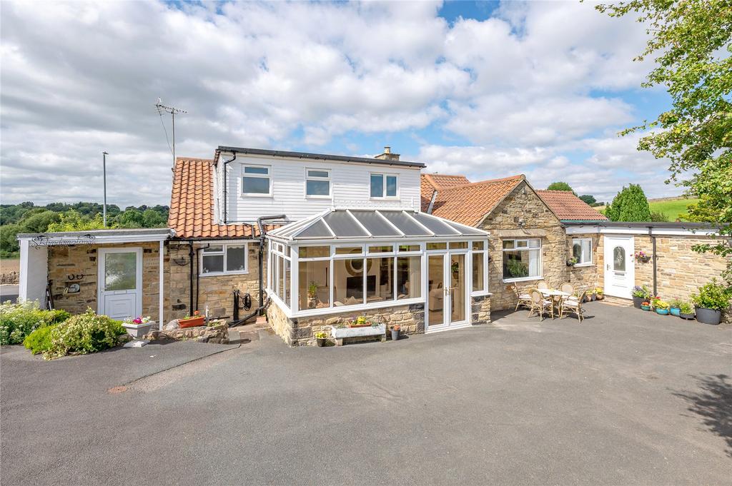 Wattle Syke, Wetherby Road, Collingham, LS22 5 bed detached house for