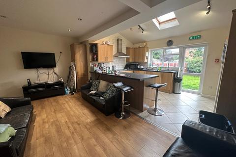 Studio to rent - Higgins Lane, Birmingham, West Midlands, B32