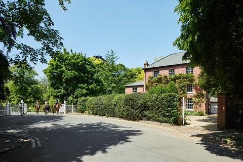 The Gatehouse Bishopsgate Road, Englefield Green, Egham, TW20 0XY