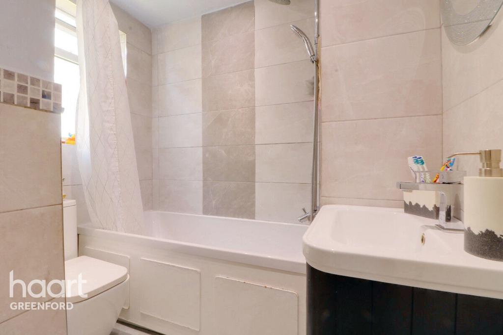 Wordsworth Avenue, Greenford 2 bed for sale £335,000