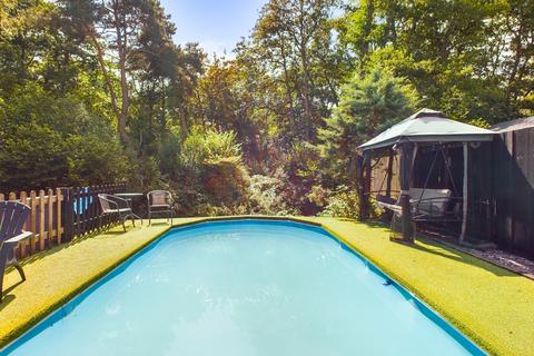 96 Liphook Road, Lindford, Bordon, GU35 0PG