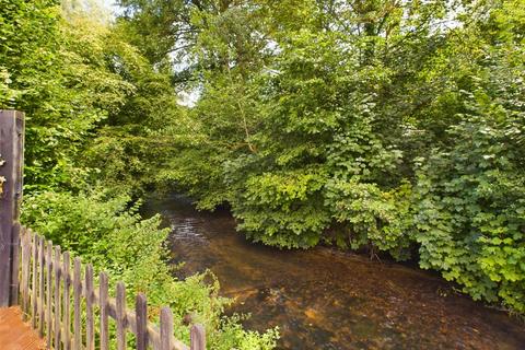 96 Liphook Road, Lindford, Bordon, GU35 0PG