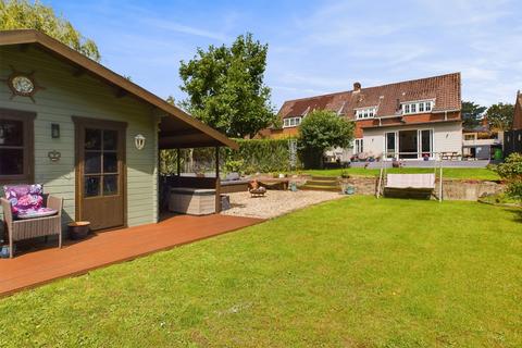 96 Liphook Road, Lindford, Bordon, GU35 0PG