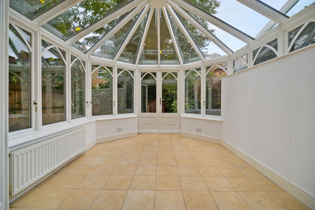 Hillside Gardens, Highgate, N6 2 bed flat £2,492 pcm (£575 pw)