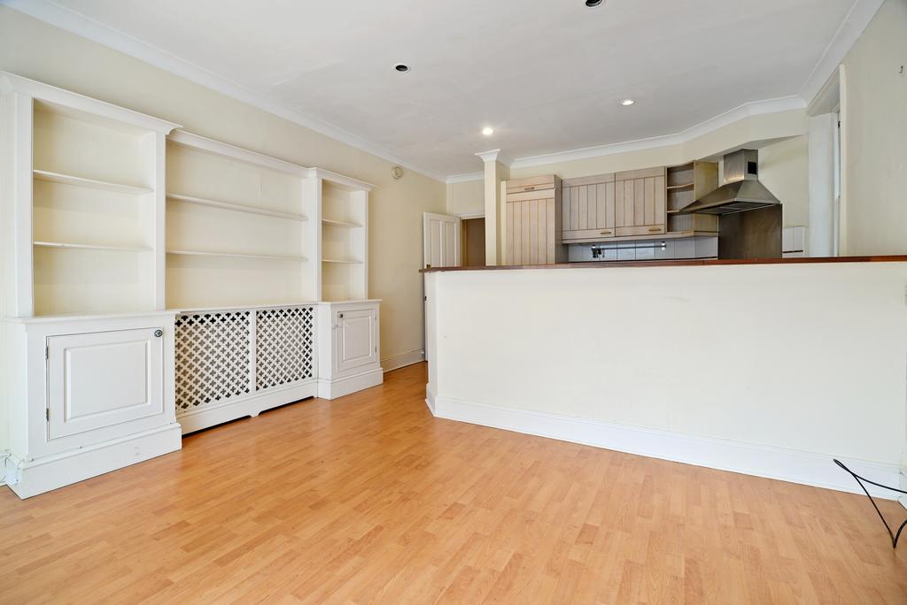Hillside Gardens, Highgate, N6 2 bed flat £2,492 pcm (£575 pw)