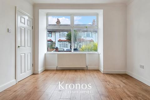 4 bedroom end of terrace house to rent - Surrey Mitcham, CR4