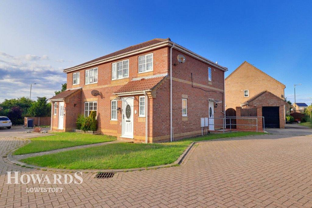 Rio Close, Carlton Colville 3 bed semidetached house for sale £230,000